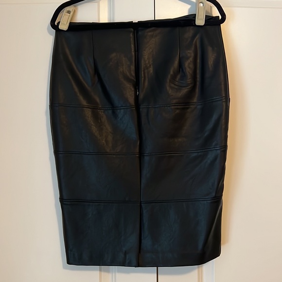 Reitmans black leather look skirt NWT - Picture 4 of 7